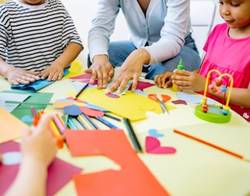 Animations pour enfants, atelier découpage, dessin et petit bricolage